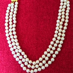 WHITE 🤍 GLASS PEARL TRIPLE STRAND LAYERED NECKLACE